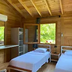 Inlice Uenzile Inlice Kamp 住宿加早餐酒店 费特希耶